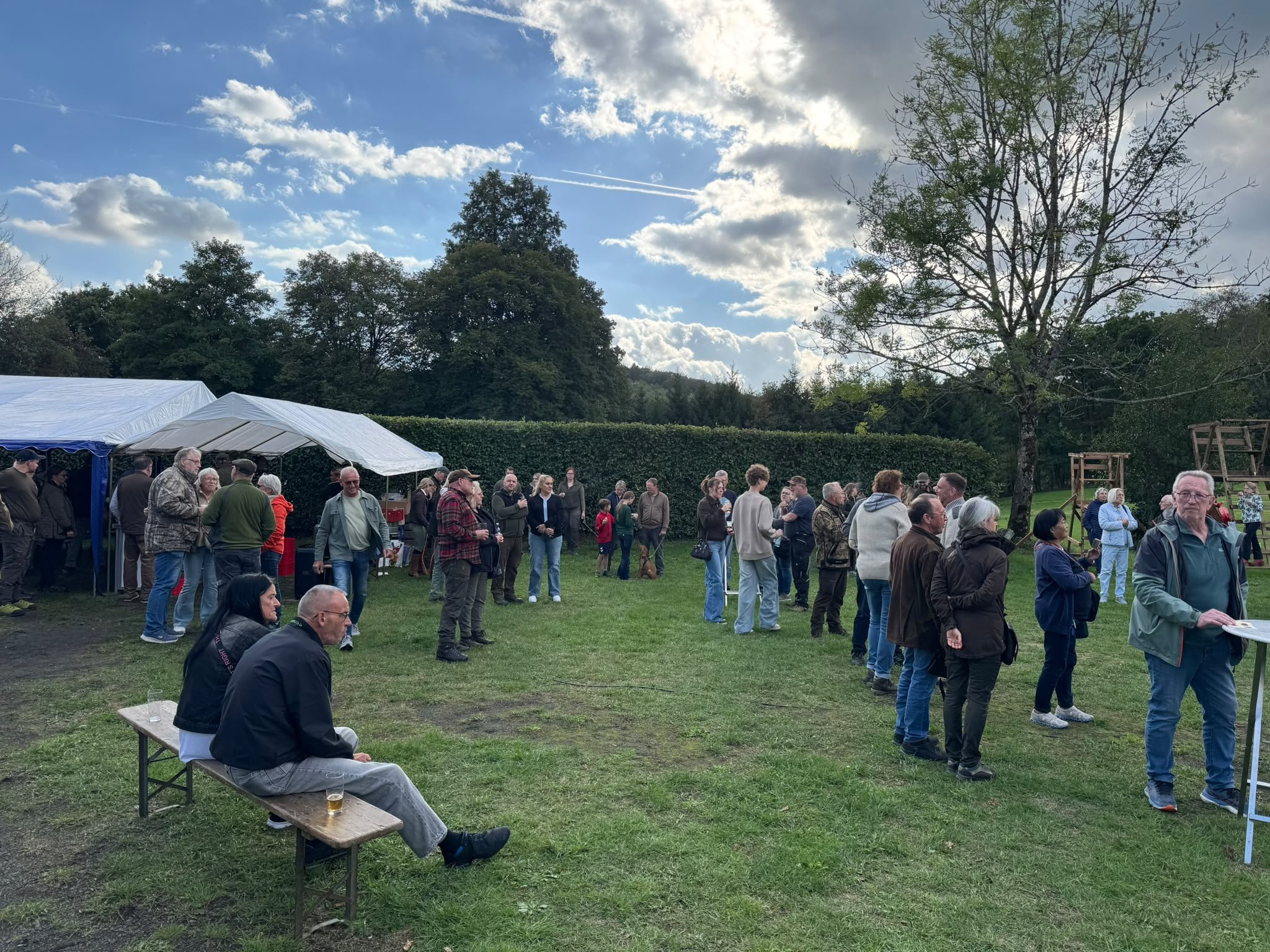 Gäste auf der Festwiese